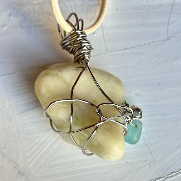 Quartz Pendant Necklace Gemstone Wire Wrapped 16-18’ Chain 4250 W - Picture 9 of 10